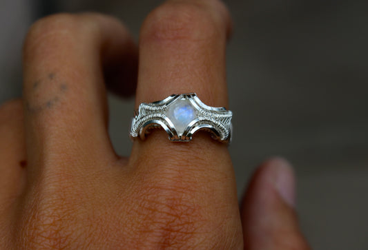 Moonstone ring - Size 8